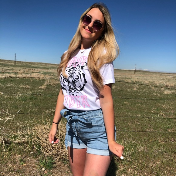 Easy Tiger Tee - Picture 1 of 2